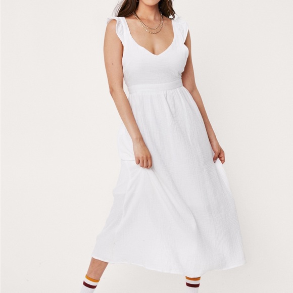 Cross back textured linen look maxi dress by Nasty Gal in size large - Picture 1 of 9